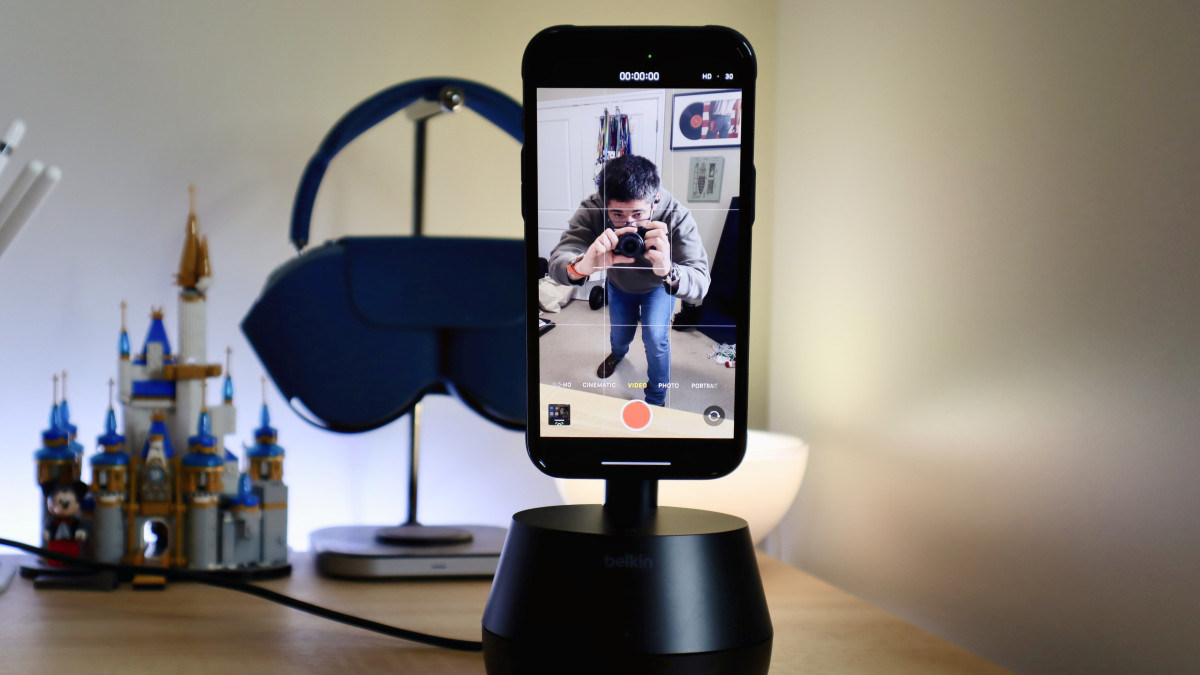 Belkin Auto-Tracking Stand Pro review - TheStreet