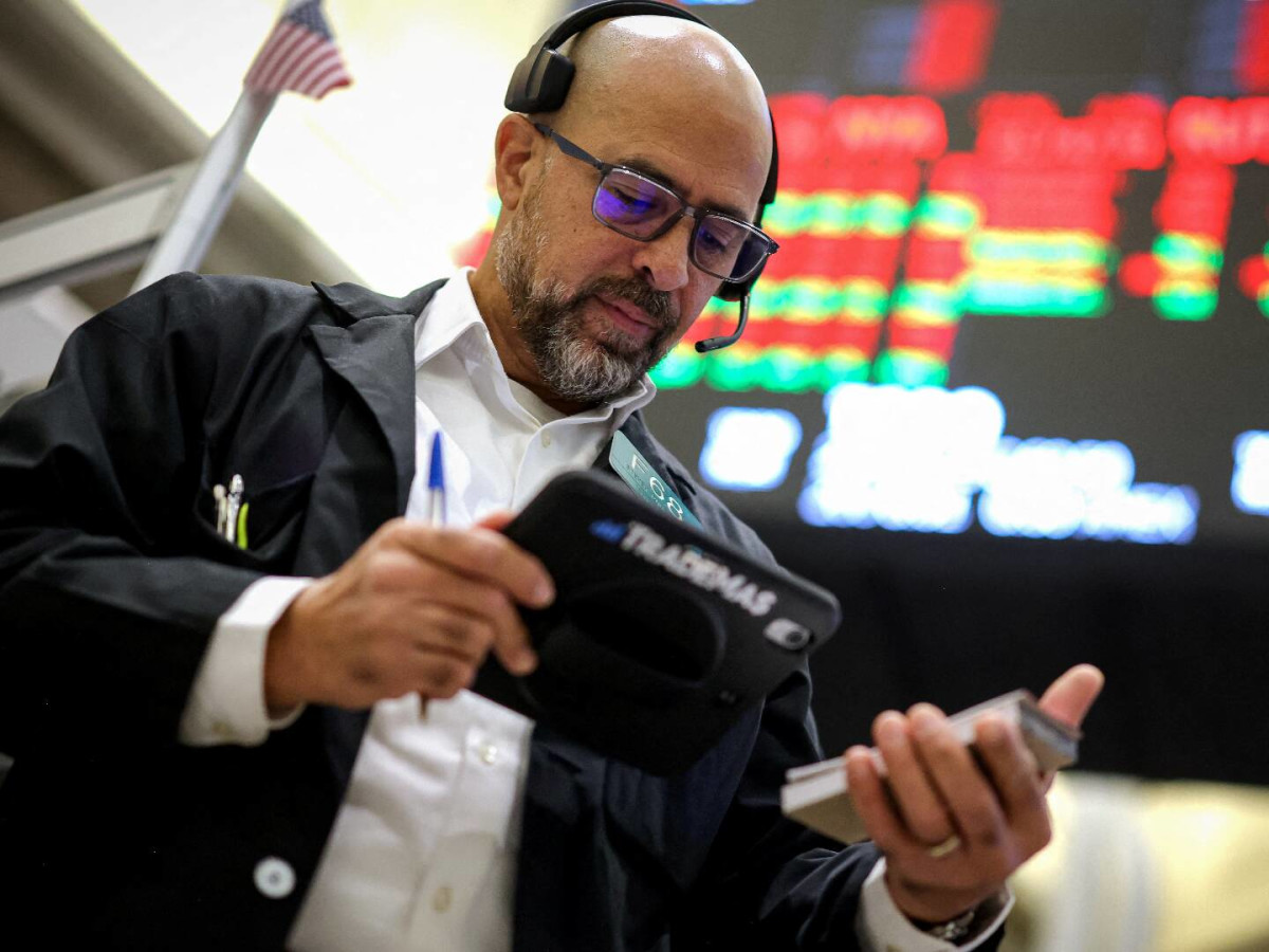 Longtime fund manager offers 2-word stock market prediction for 2026 -  TheStreet