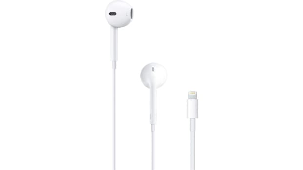 Beryl TV apple-earpods-with-lightning-connector The Best Apple Cyber Monday Deals to Shop Right Now | Arena Apple 