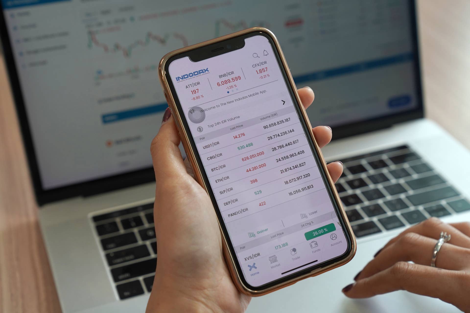 Major exchange suddenly halts withdrawals amid hack risks