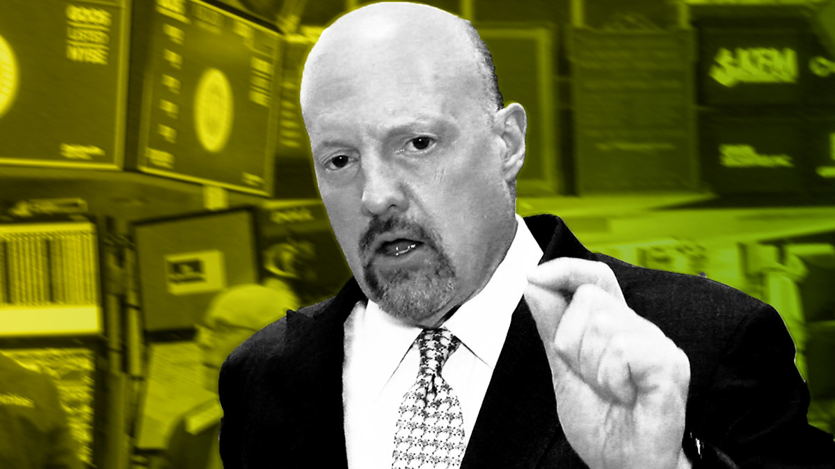 Jim Cramer has harsh words for Tim Cook and Apple