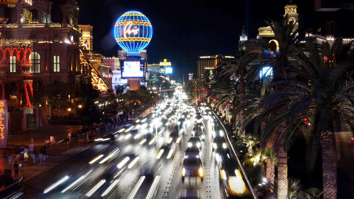 Las Vegas Strip brings back two music icons