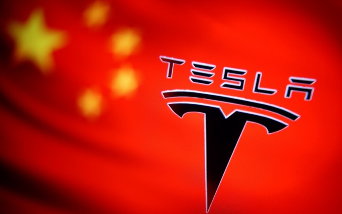 Tesla slips lower amid risk of European probe into China exports
