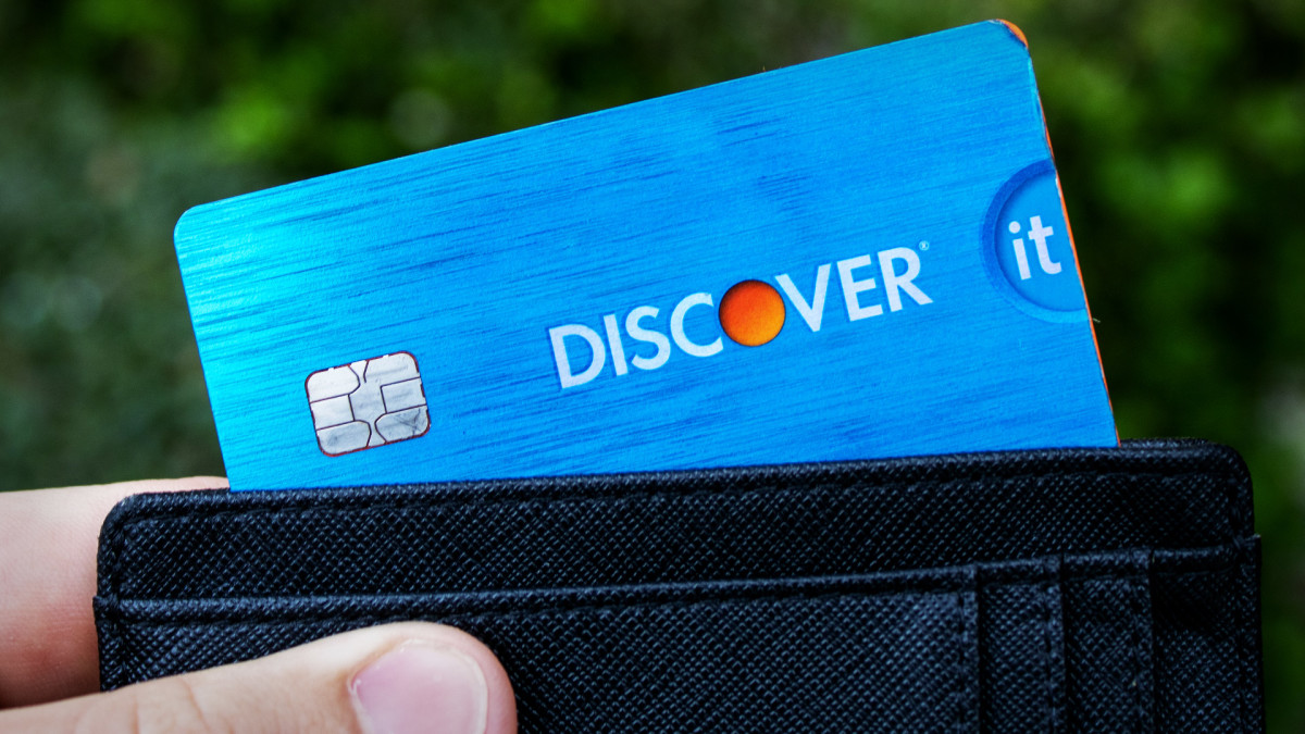 Discover Financial tumbles as credit card issuer highlights key risk