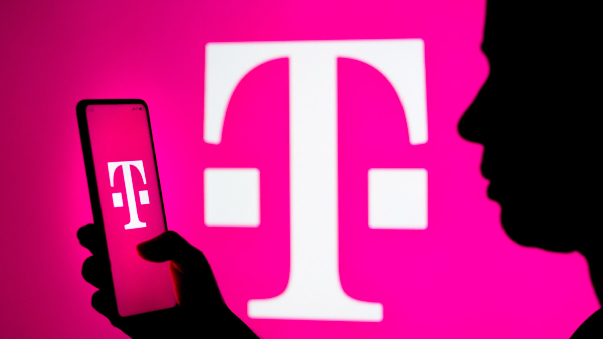 T-Mobile to acquire most of U.S. Cellular in .4 billion deal — what it means for customers