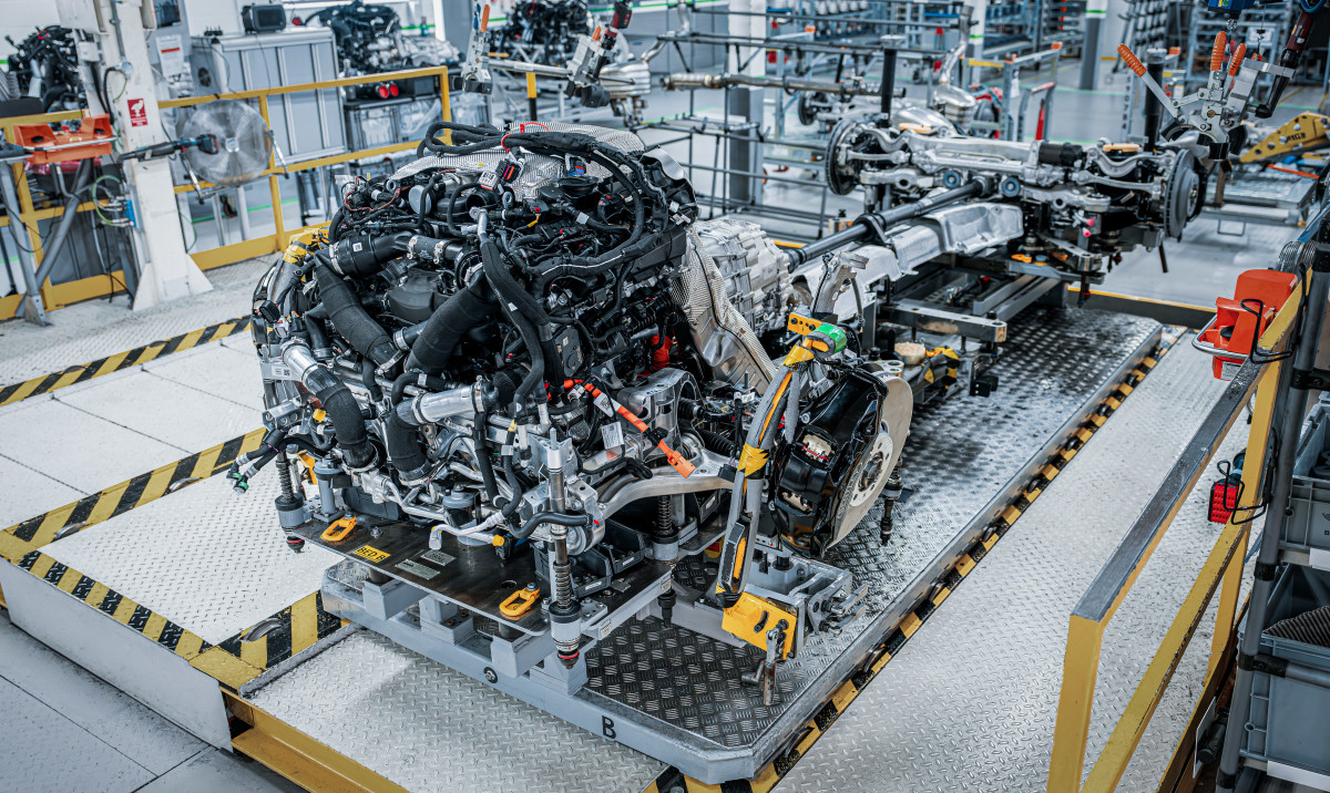 Bentley is replacing its biggest gas-guzzler with a powerful, new hybrid engine