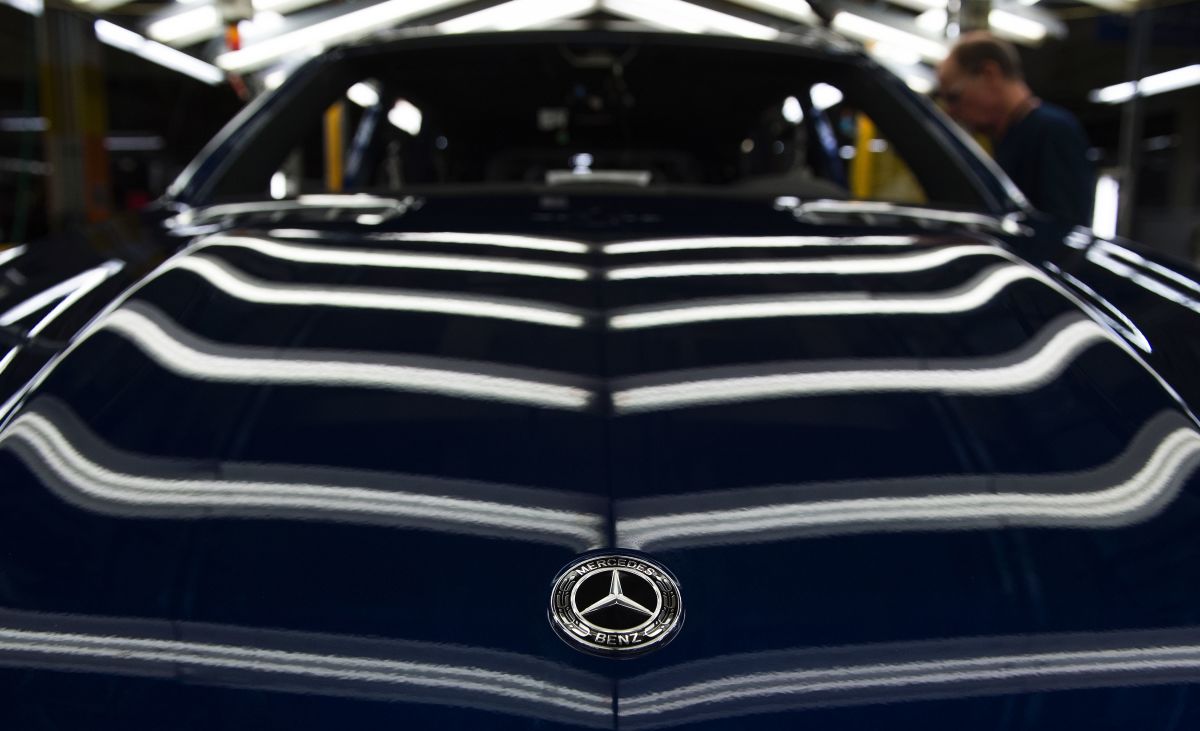 Mercedes' Alabama plant rejects UAW in close vote