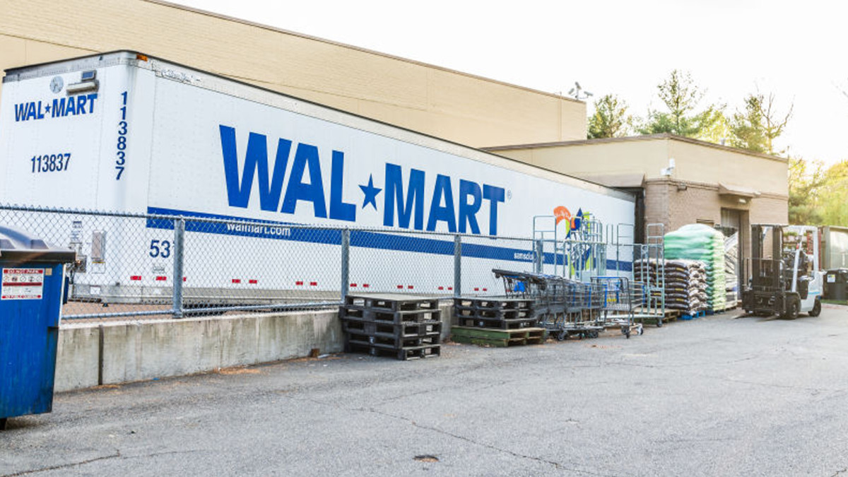 Walmart is selling a smartwatch with 'amazingly good' battery life for just $17