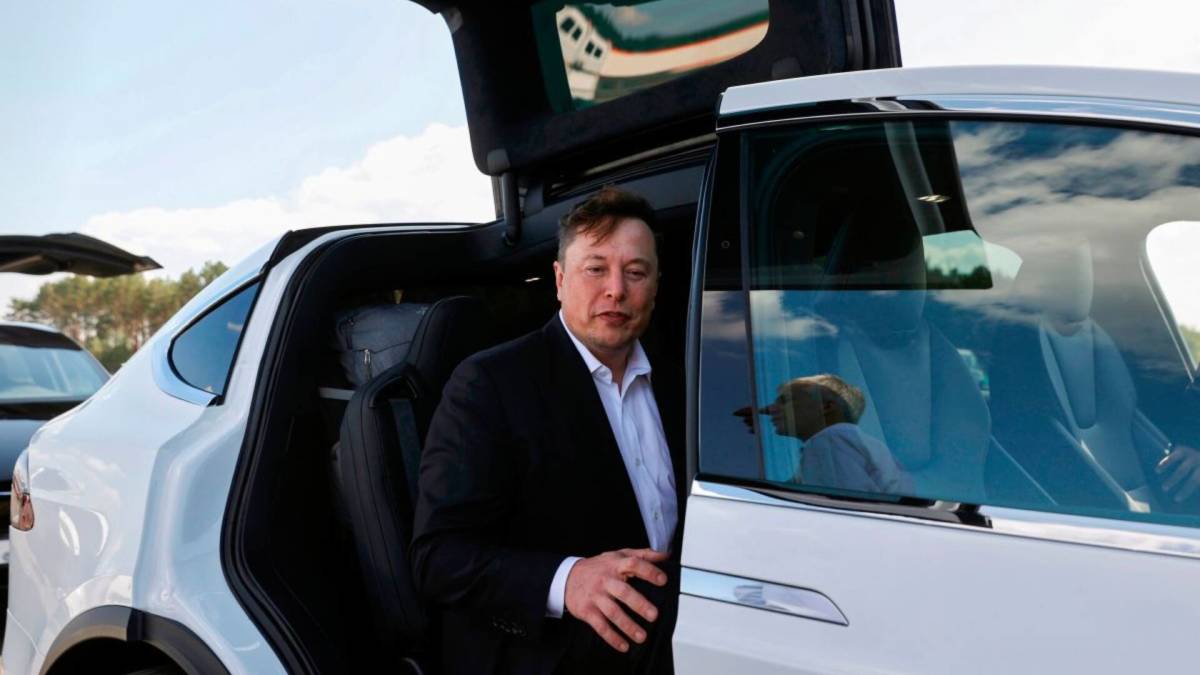 Mercedes makes good on one of Elon Musk’s long-awaited Tesla promises