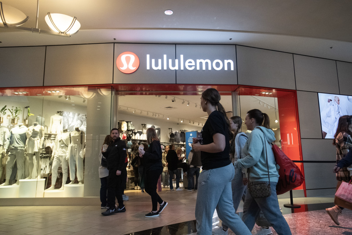 Analysts reset Lululemon stock outlook after C-suite shakeup, rivals take aim