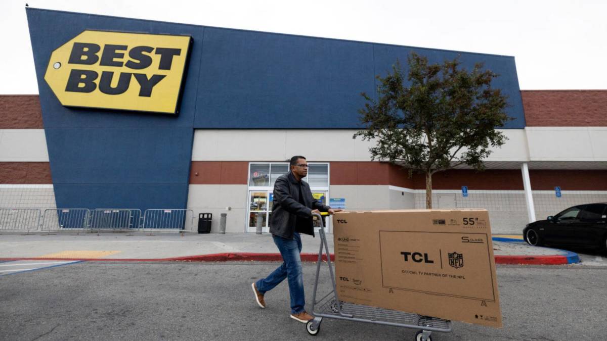 Best Buy makes unexpected move as customers avoid stores