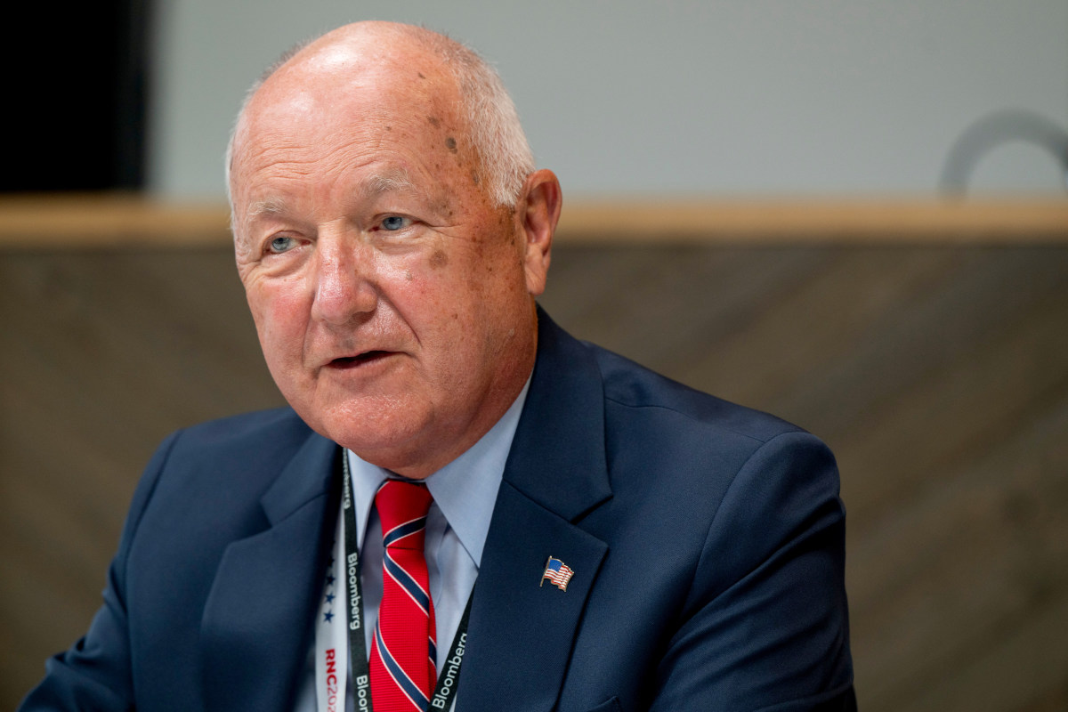 US ambassador to Canada makes threat over falling tourist numbers
