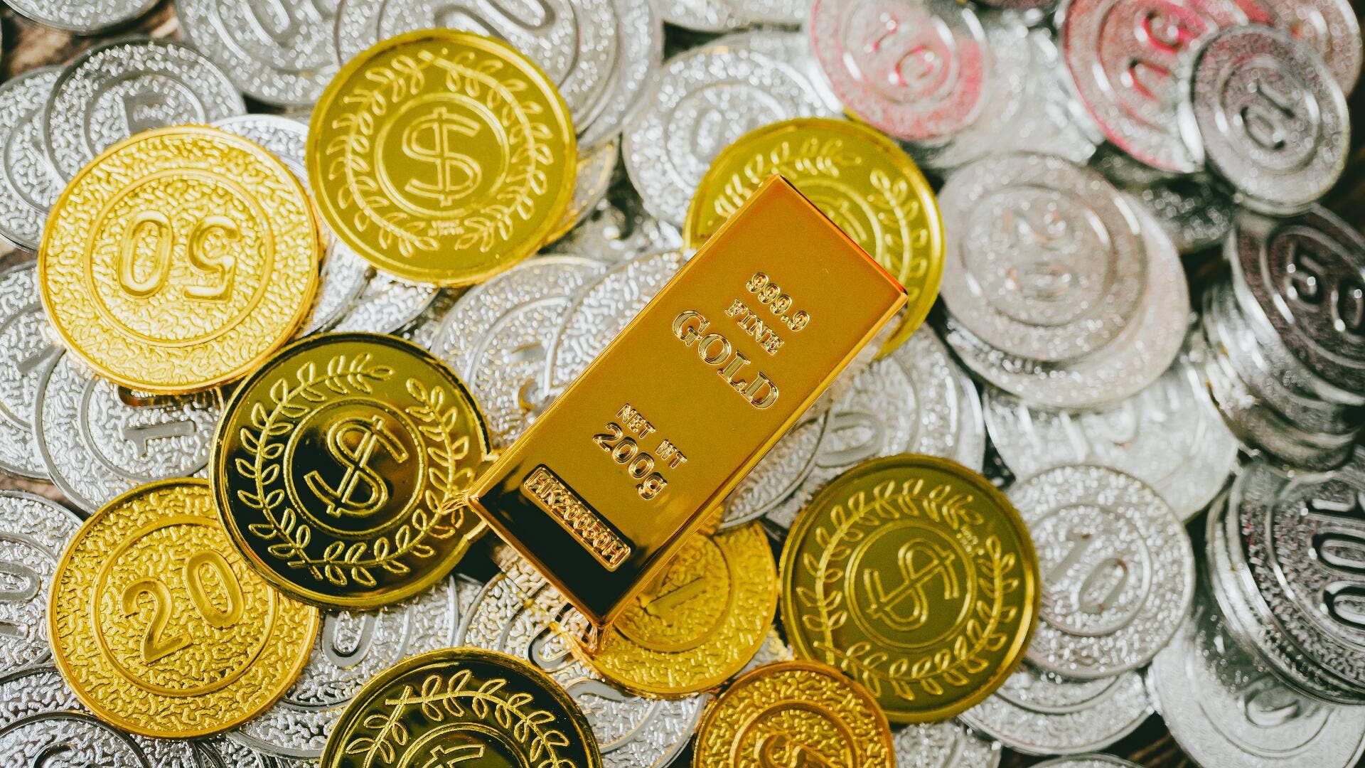 Gold, silver bets shift ahead of 2026