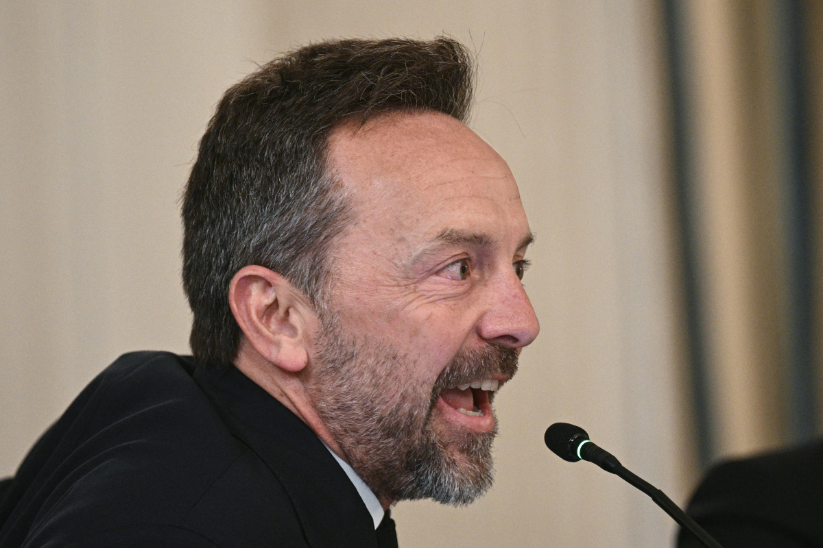 Brad Gerstner breaks from the crowd on one AI stock