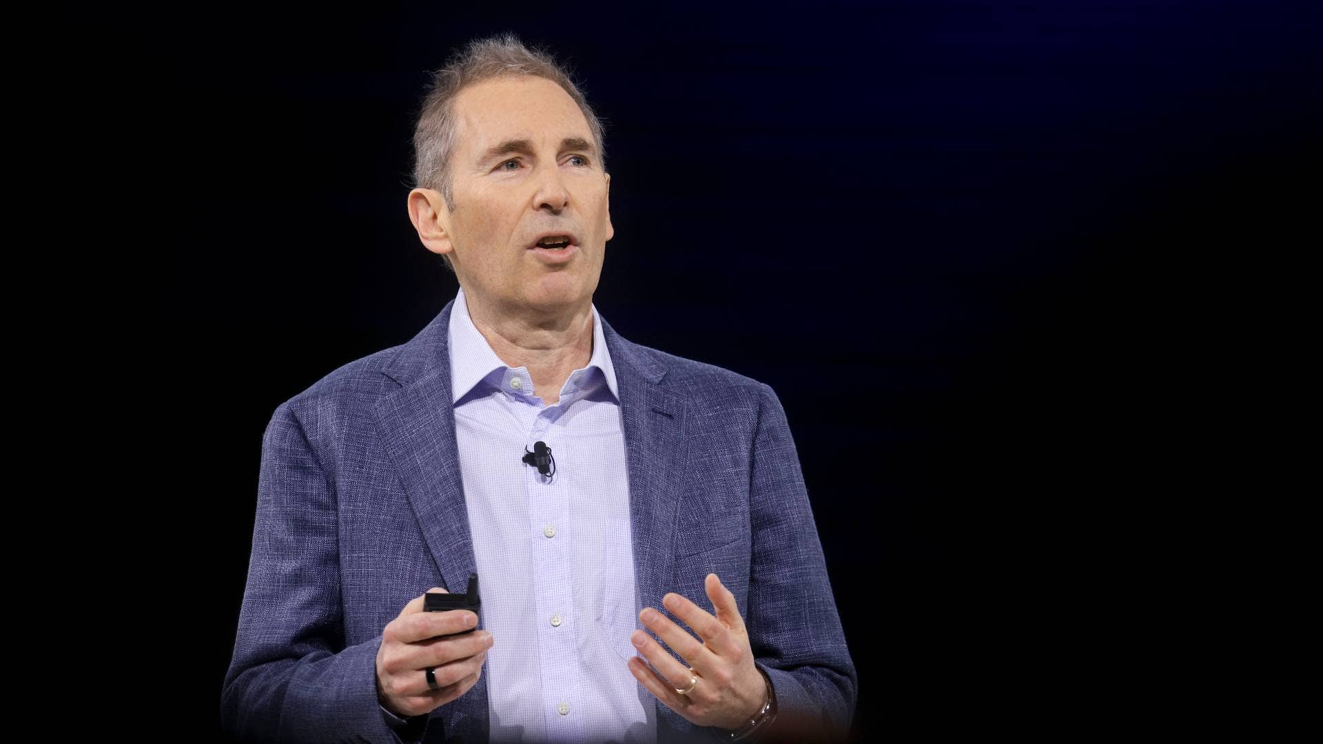 Amazon makes new move into credit cards