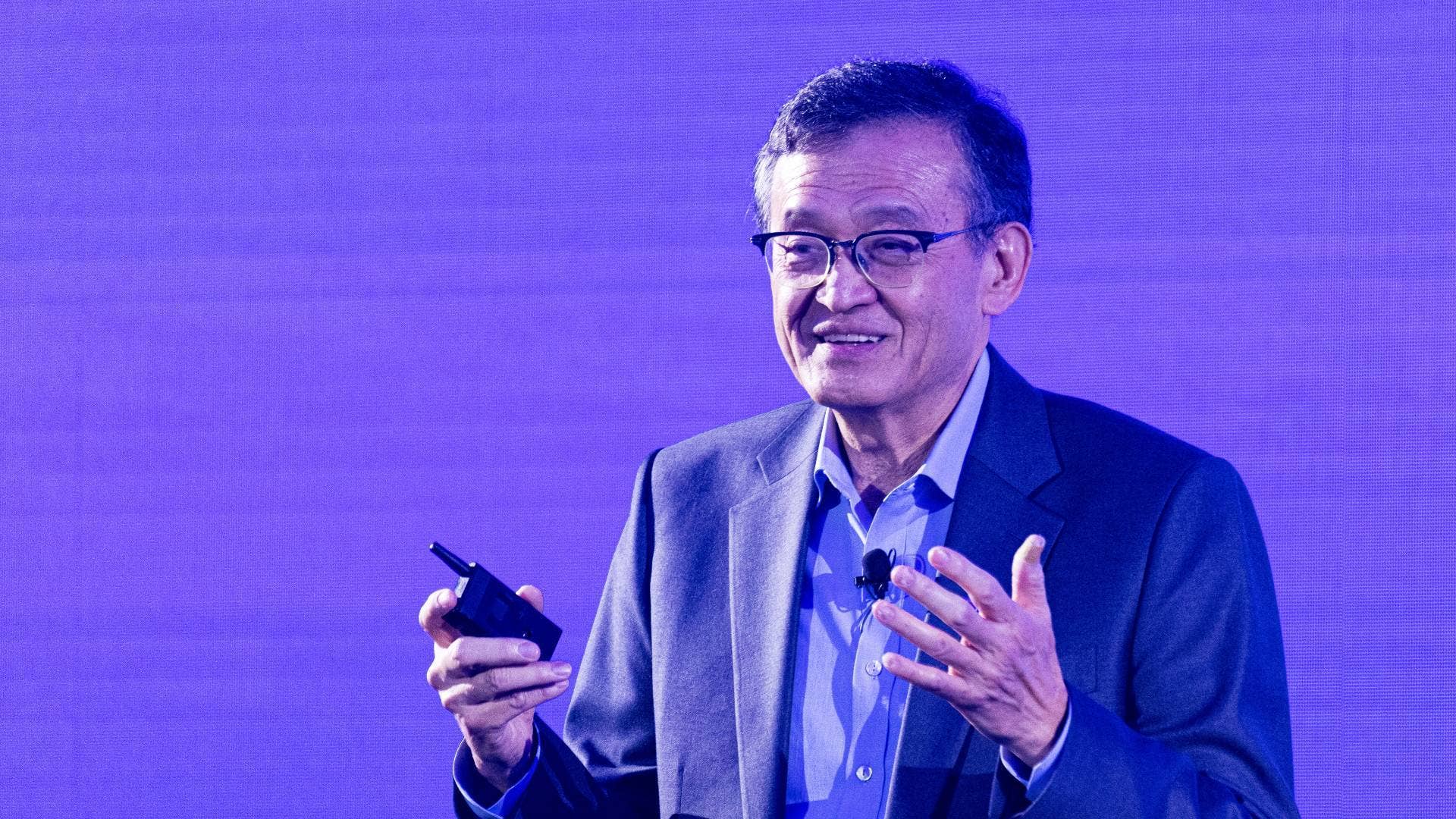 Intel makes major fab decision amid uncertainty
