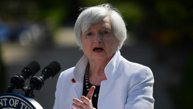 Yellen Warns the U.S. Is at the Cliff's Edge