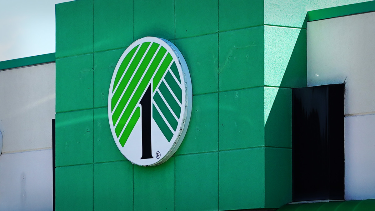 Dollar Tree store hours for New Year's Day 2026