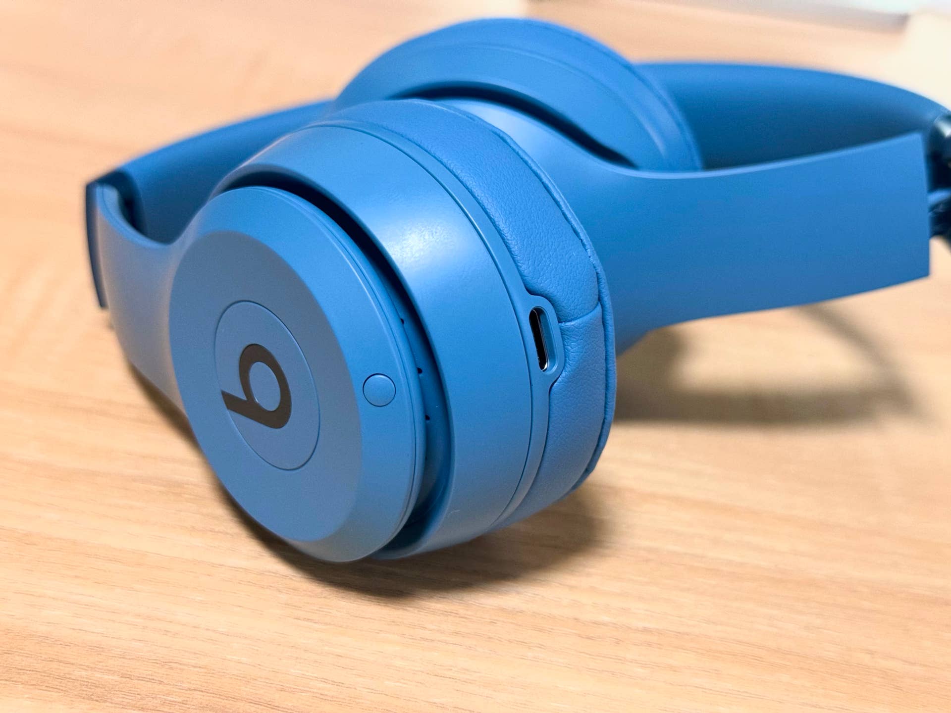 Beats Solo 4 Review: Classic design with bold, long-lasting sound