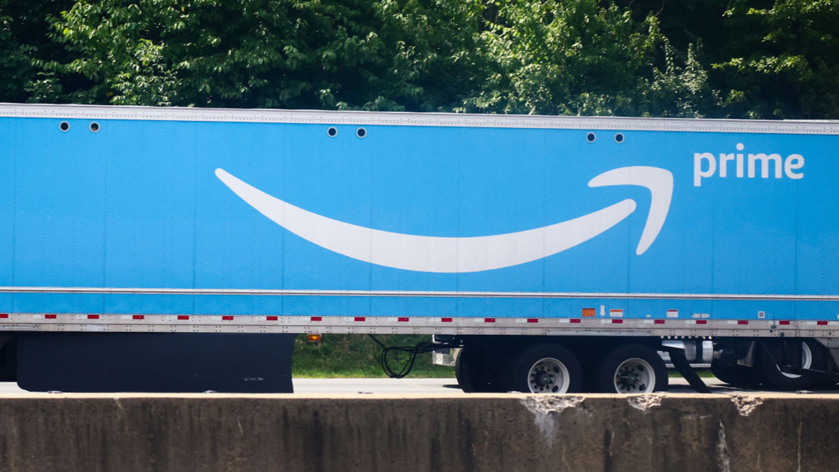 Amazon's 'sleek' $100 smartwatch is on sale for only $16 right now