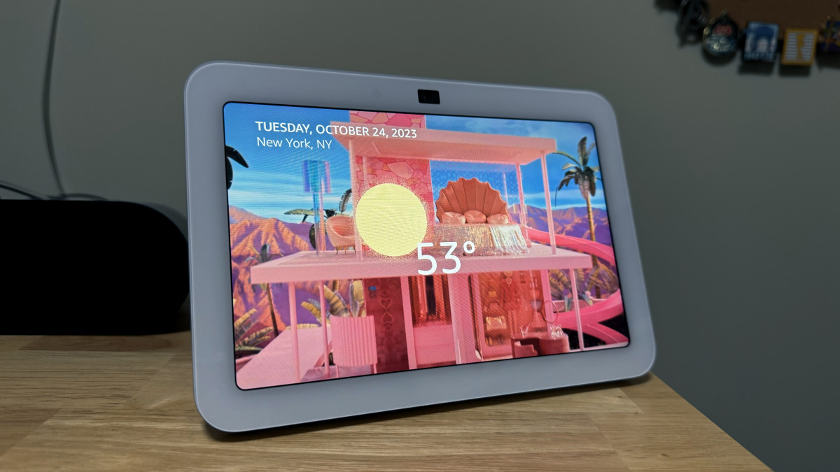 Amazon's latest Echo Show 8 adjusts the display based on where you