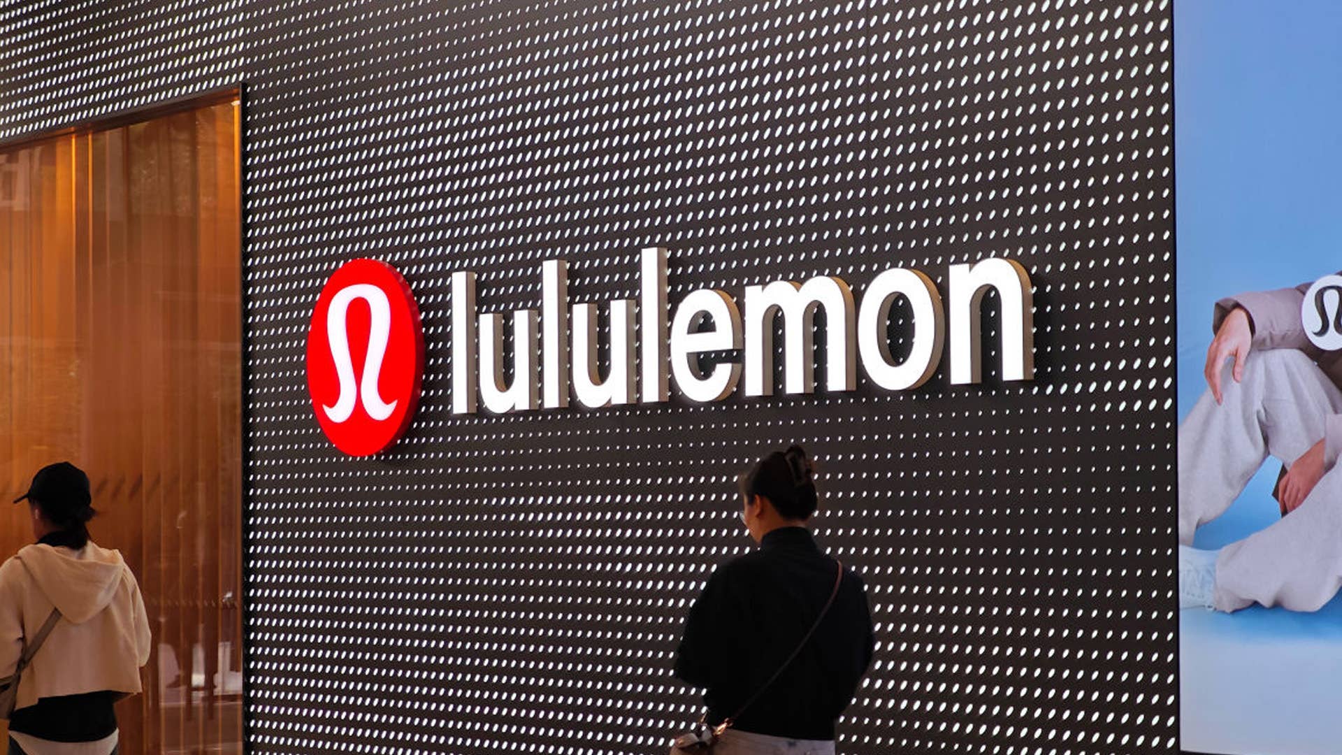Lululemon is selling a $78 large crossbody bag in two colors for only $49