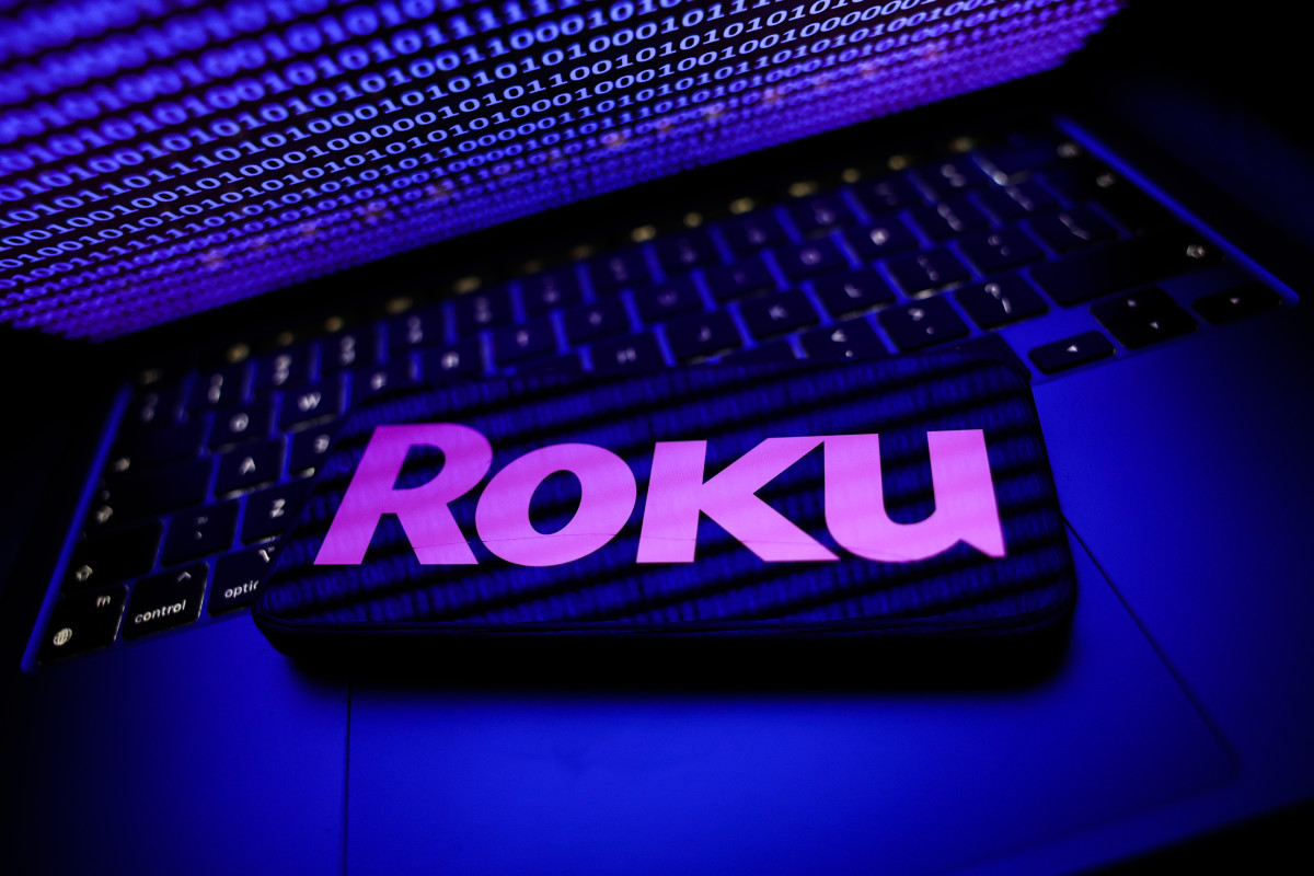 Roku's beloved Streaming Stick HD device is on sale for only $16 at Amazon right now