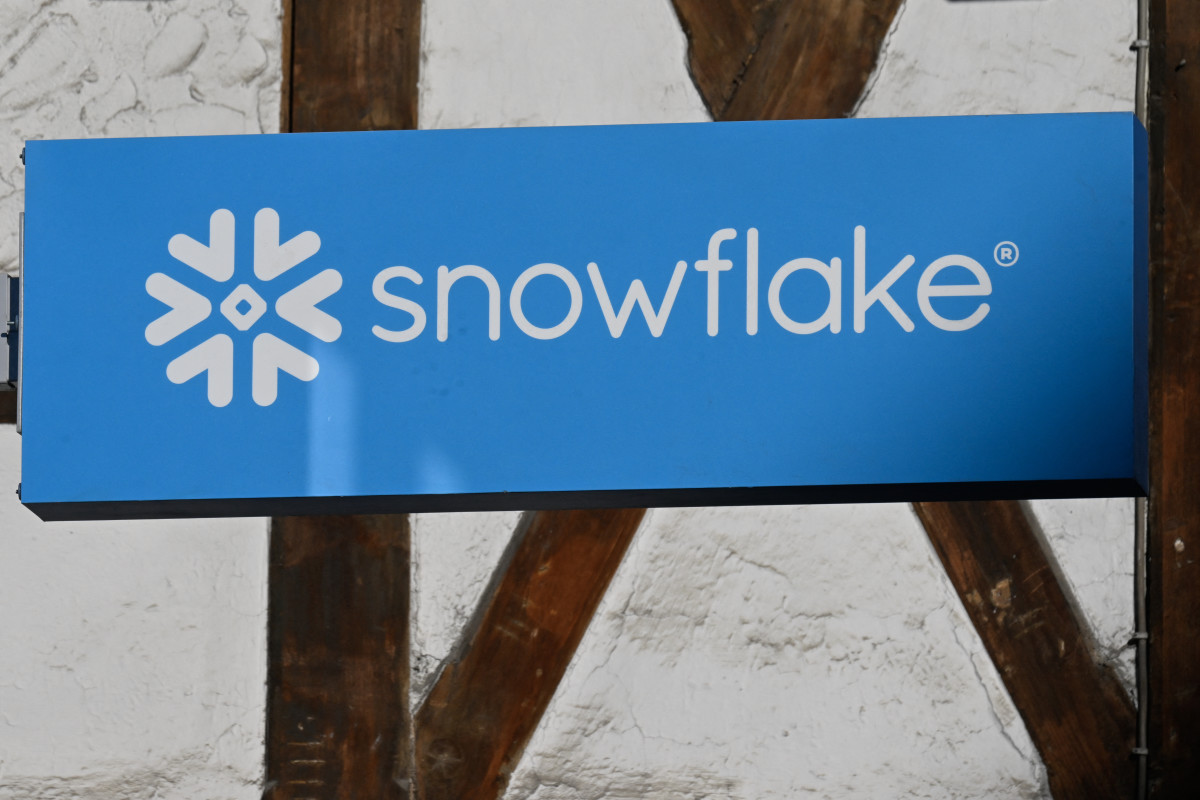 Snowflake earnings beat as Goldman Sachs sees AI upside
