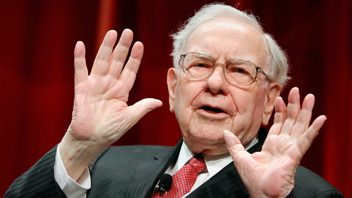 Warren Buffett’s Berkshire Hathaway Leads Morningstar Financial Stock List