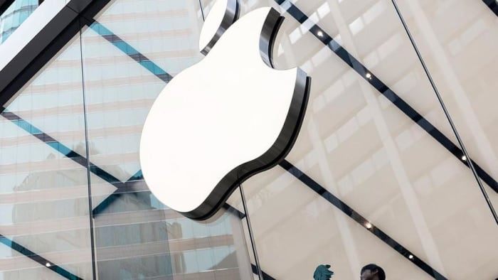 Apple Plans an Overhaul of MacBook Pro, But Jim Cramer Says Watch Apple's Service Revenue