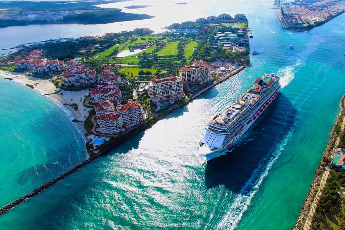 fea best cruise ships miami Mia2you : Shutterstock