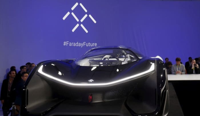 Le prototype électrique Faraday Future FFZERO1 est présenté après une présentation lors d'une conférence de presse à Las Vegas, le 4 janvier 2016. Photo : Reuters