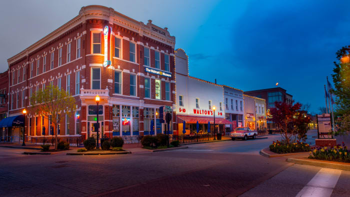 9 bentonville arkansas RozenskiP : Shutterstock