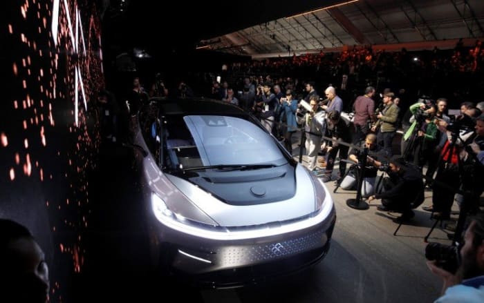 De gescheiterte Milliardär Jia Yueting säin Elektreschen Autosdram ass erëm opgaang wéi Geely an aner Investisseuren zur Rettung vun der Faraday Future kommen