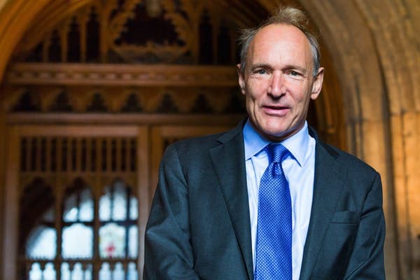 Tim Berners Lee, the man who in 1989 invented the hyperlink-interconnected World Wide Web. Paul Clarke via Wikimedia Commons, CC BY-SA