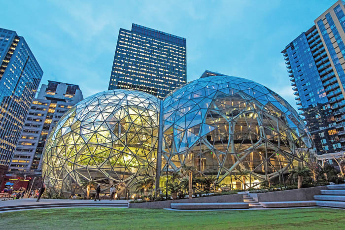 1 Seattle amazon Rocky Grimes : Shutterstock