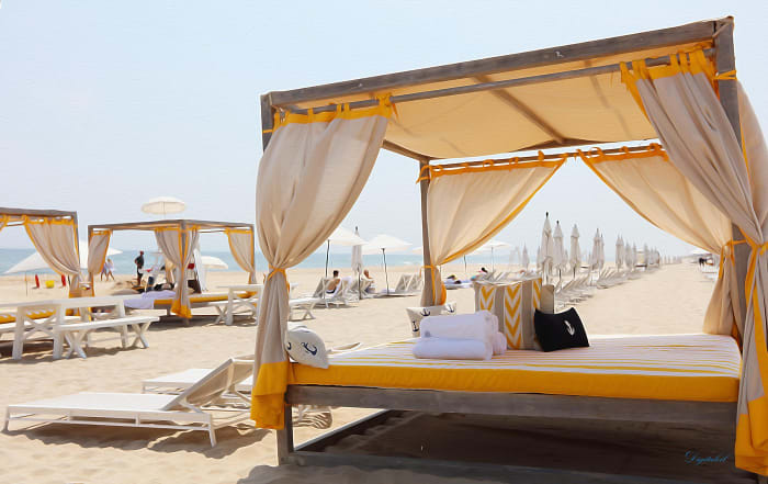 the-beach-club-daybeds