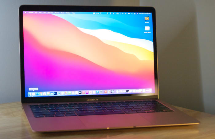 apple macbook air 2020 M1 chip in gold