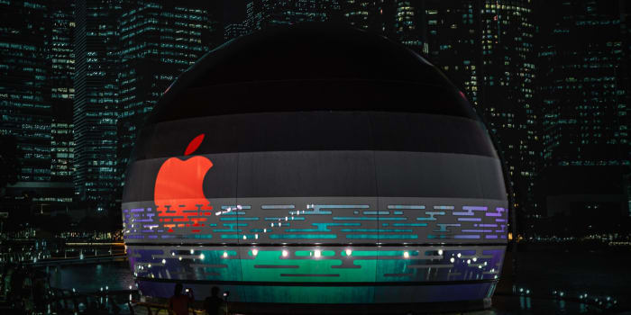 Figure 1: Apple store in Singapore.