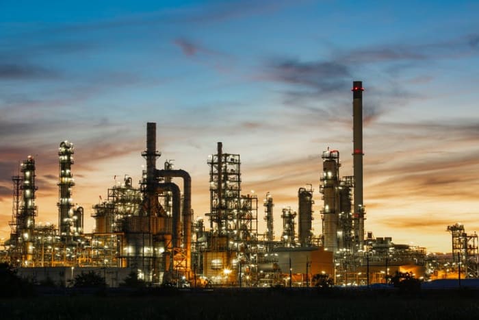 Oil, the fuel of food. Shutterstock/noomcpk