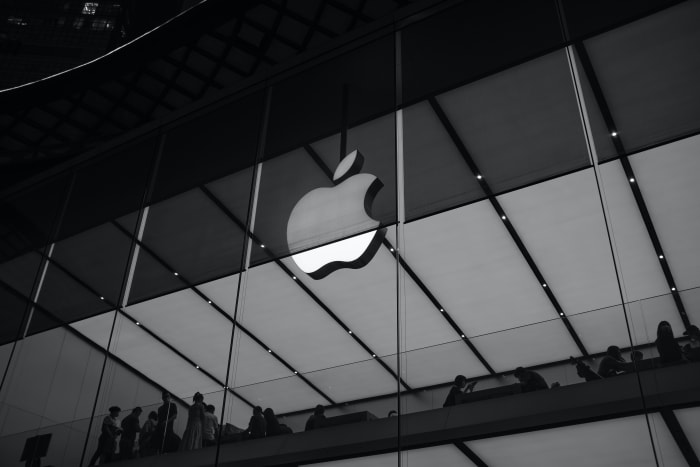 Figure 1: Is Apple Stock Overvalued? What The Peer Comparison Says