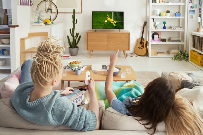 Press_Chromecast with Google TV (HD) Lifestyle 6