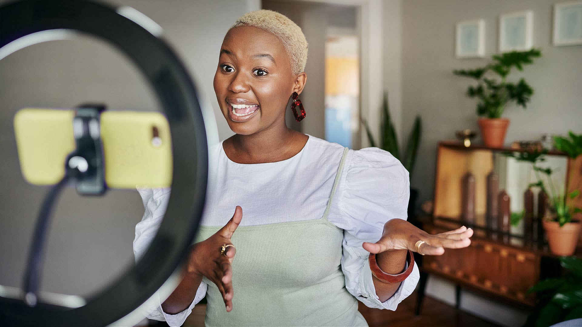 Líder de marketing de influencers JS 101822