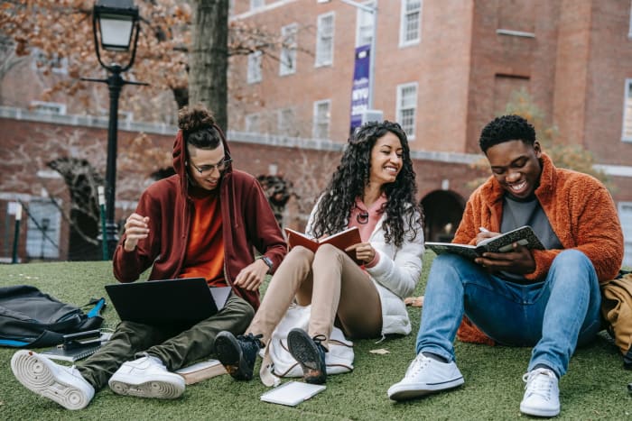 College Guide to Opening a Roth IRA