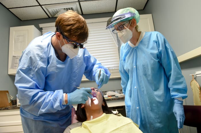 Dental hygienist salaries: How much do they make after a 2-year degree ...