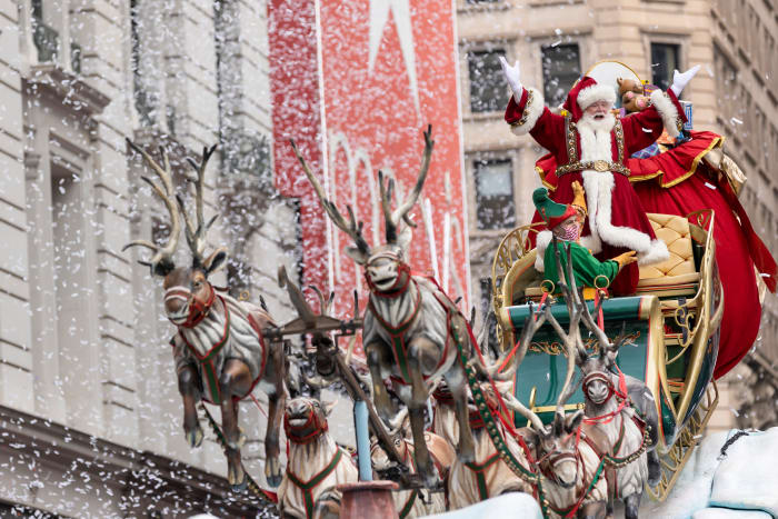 How much does the Macy's Thanksgiving Day Parade cost and who pays for