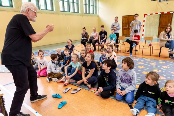 An American performer with Magicians Without Borders entertains Ukrainian refugee children in Krakow, Poland. Dominika Zarzycka/SOPA Images/LightRocket via Getty Images
