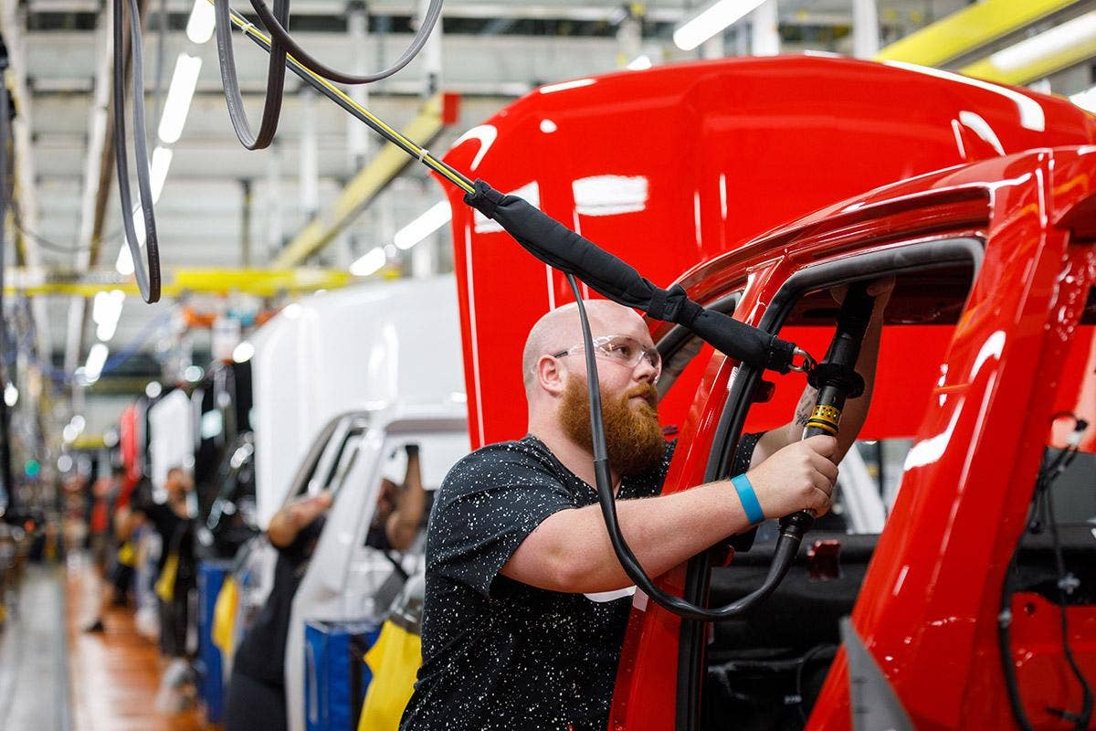 General Motors To Furlough 1 300 Canadian Workers Amid Uaw Strike