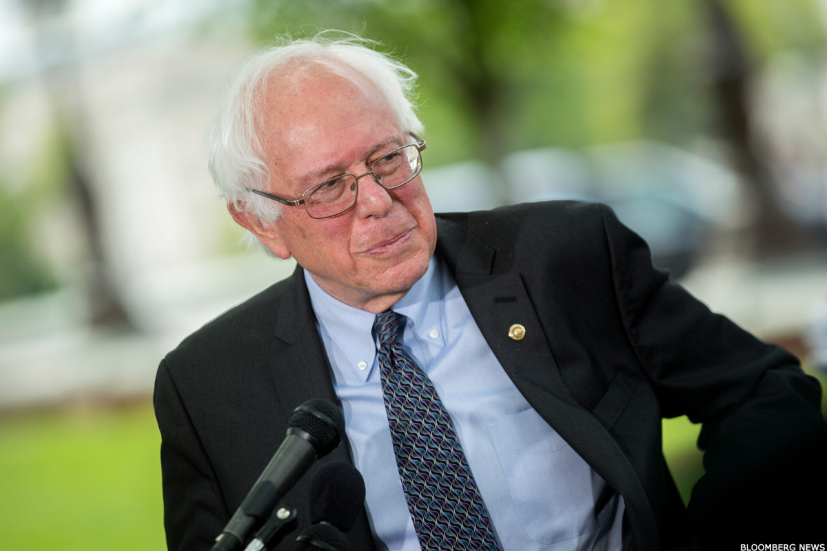 how much money does bernie sanders make a year