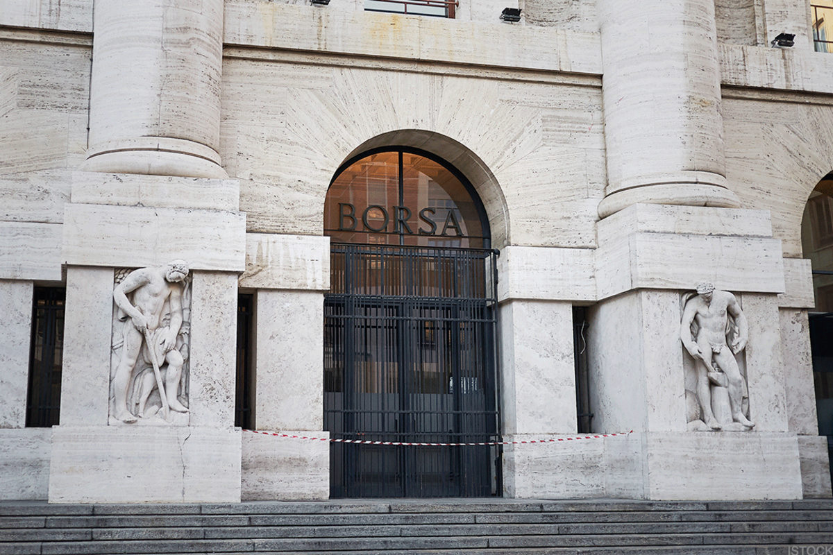 Italian Bond Yields Spike, Banks Slump as Government Hopefuls Reveal ...
